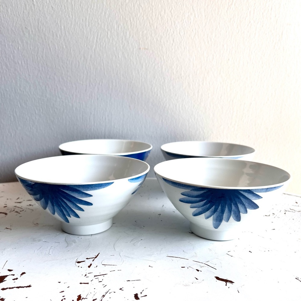 Melamine Ware 88-36 Set of 4 Bowls White with Blue Floral Yamato Plastics Japan